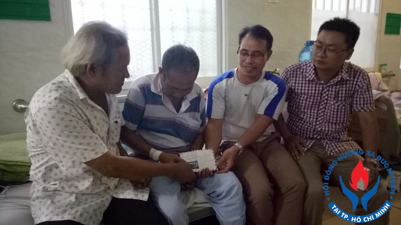 Đại diện HĐH thăm bà con ở quê đang bệnh nhân nặng và đang điều trị tại BV 175