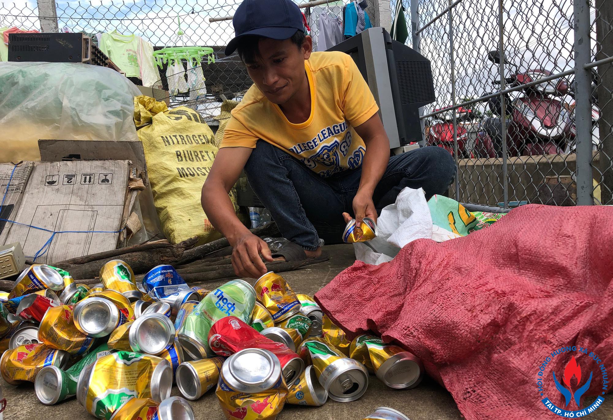 Anh Lư Ngọc Duy - Thôn 6 (xóm 9) Năng An - Đi mua ve chai, phát hiện 180 triệu đồng và 1,3 cây vàng nên đem trả lại người mất