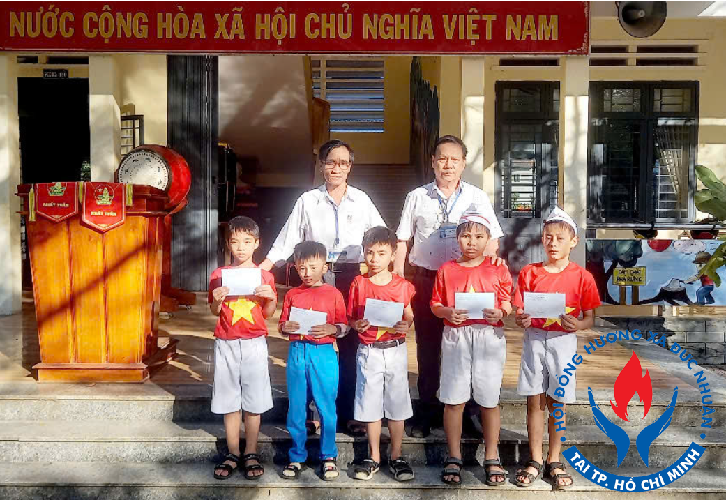 Quỹ Khuyến Học Hội Đồng Hương Đức Nhuận trao 20 suất học bổng lần 1 cho học sinh nghèo hiếu học